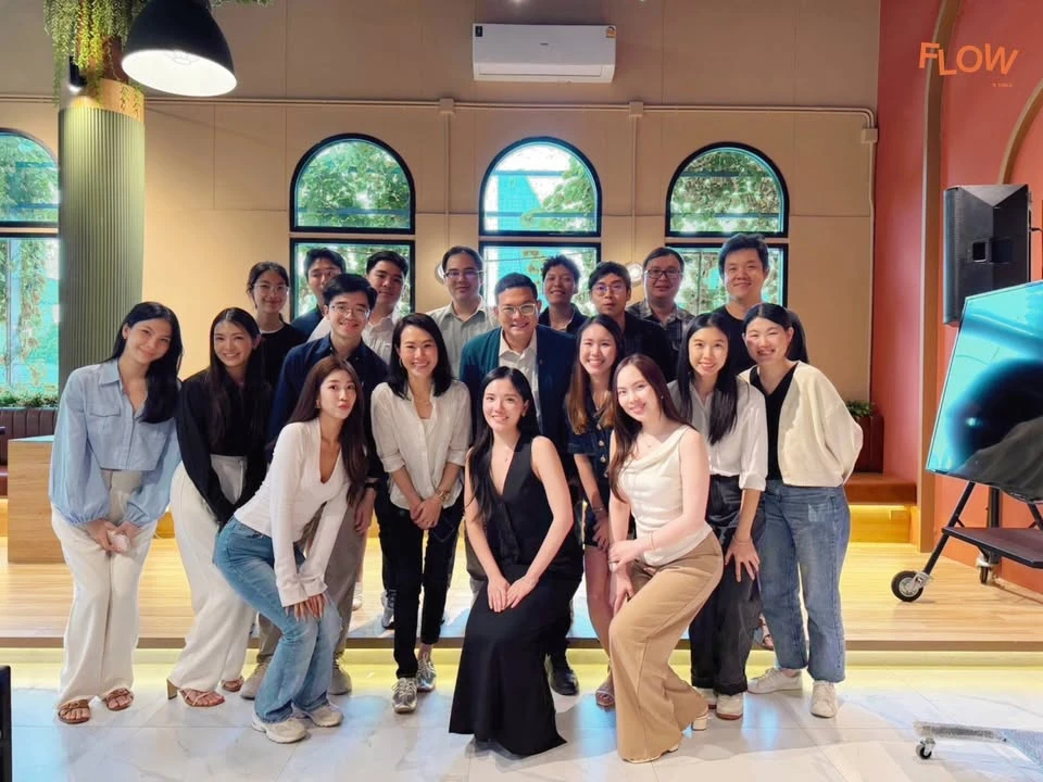 Flow's Table with Shark Jing